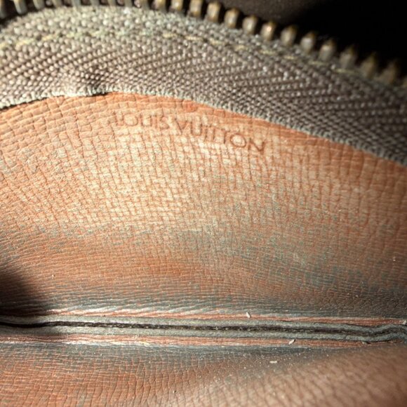 Louis Vuitton Monogram Key Pouch - Picture 5 of 7